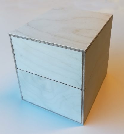 Finérboks med skrått lokk